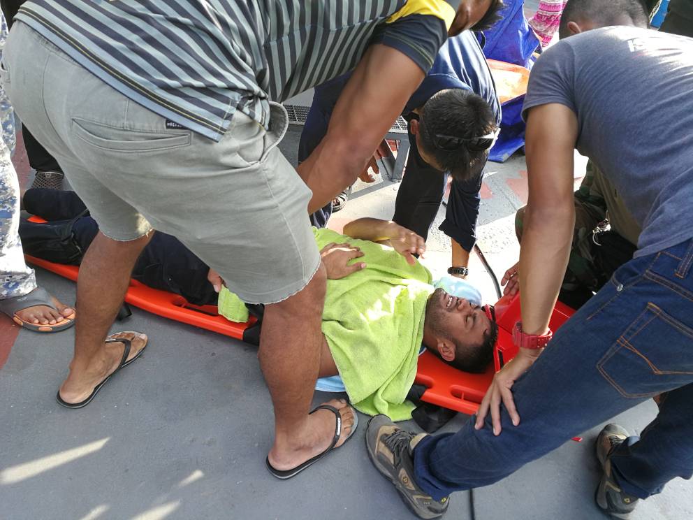 Ammar Alfian dibawa keluar dari set penggambaran untuk rawatan